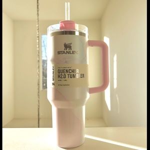 New Tulle Stanley 40 oz Quencher H2.0 Tumbler